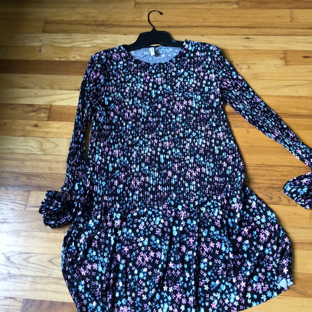 NWT 3/4 PLEATED DRESS size L